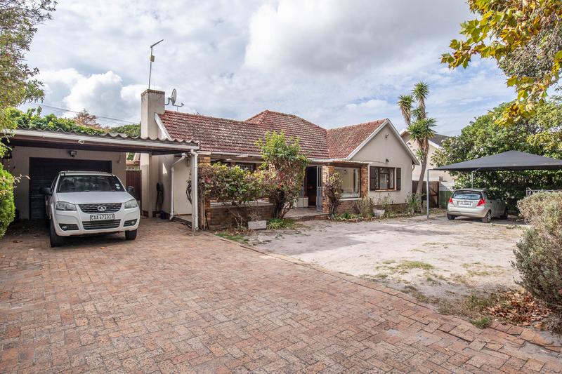 To Let 4 Bedroom Property for Rent in Meadowridge Western Cape